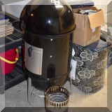 L07. Weber smoker. 
